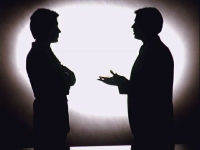 A speaker and a lister on equal terms discussion things in a neutral way.